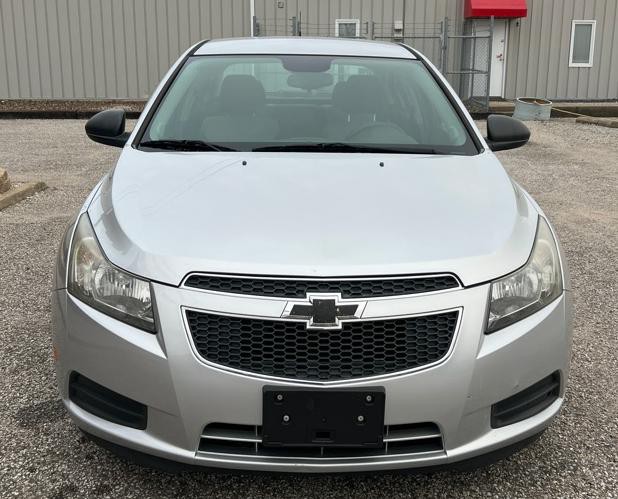 2012 Chevrolet Cruze Image 2