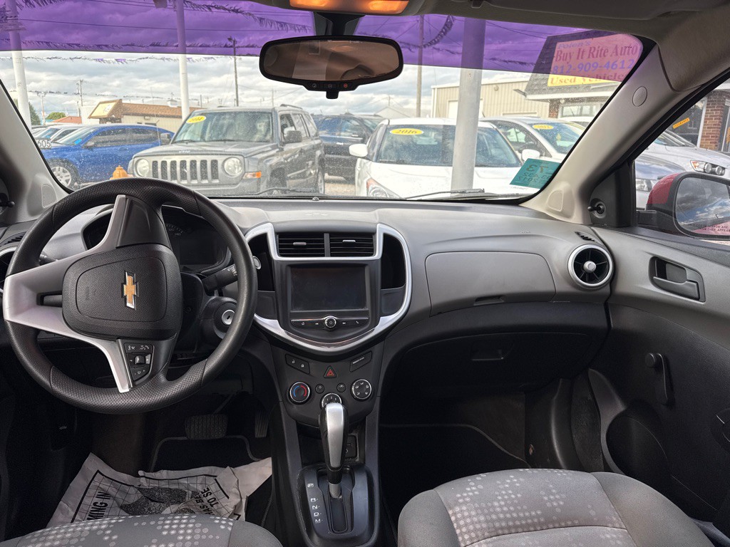 2017 Chevrolet Sonic Image 6
