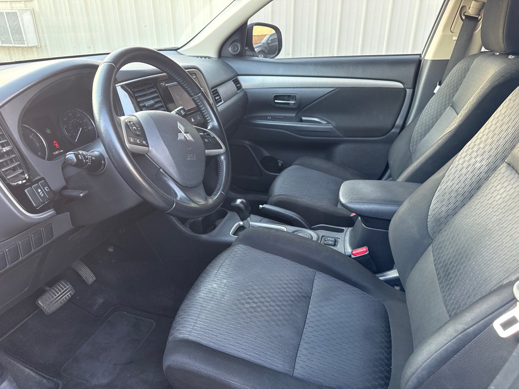 2014 Mitsubishi Outlander Image 7
