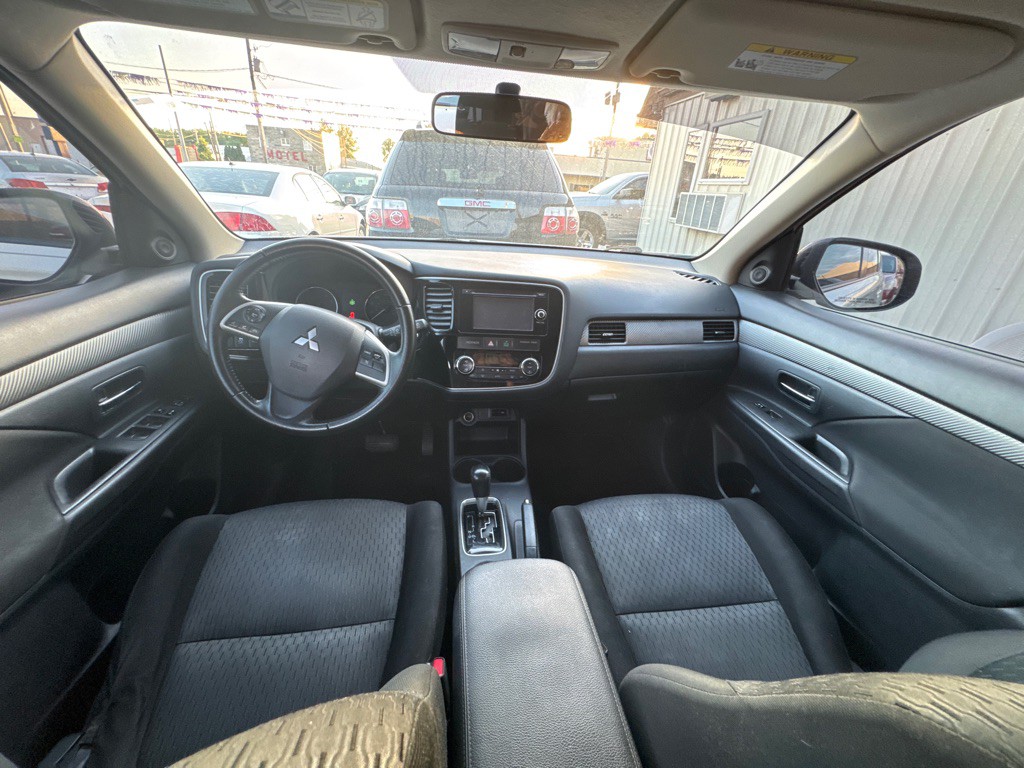 2014 Mitsubishi Outlander Image 8