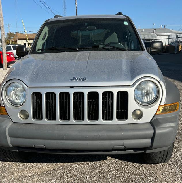 2005 Jeep Liberty Image 2