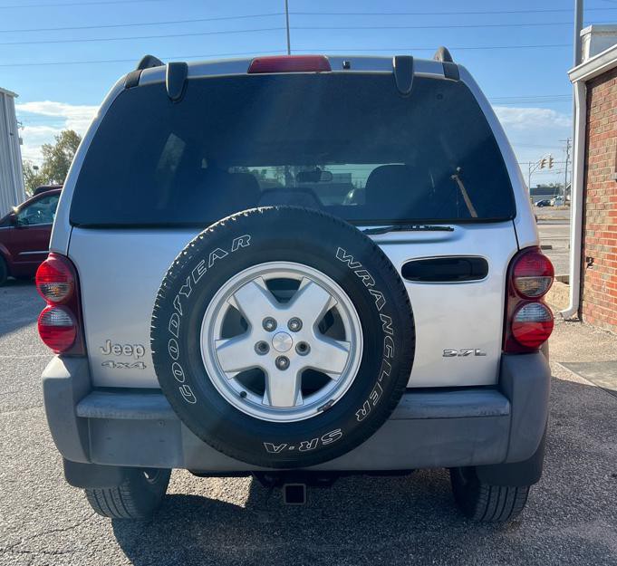 2005 Jeep Liberty Image 4