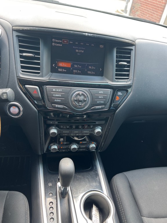 2017 Nissan Pathfinder Image 8