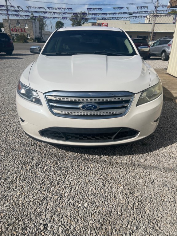 2011 Ford Taurus Image 2