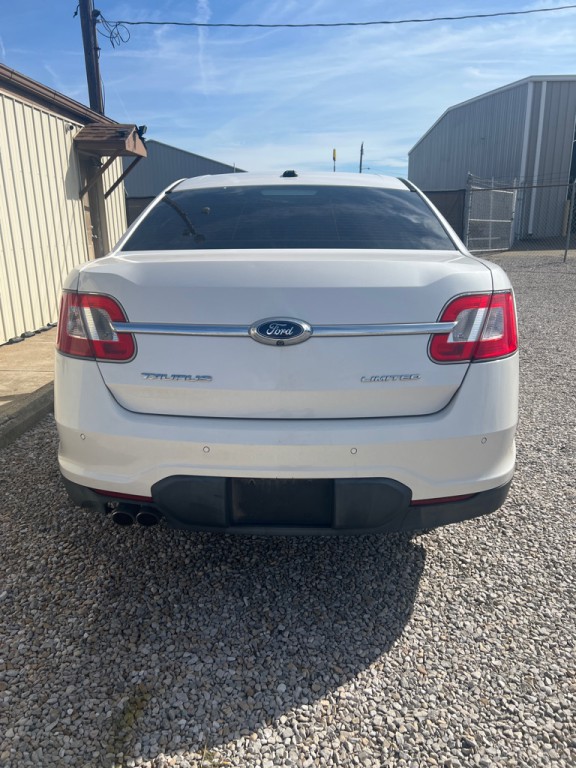 2011 Ford Taurus Image 4