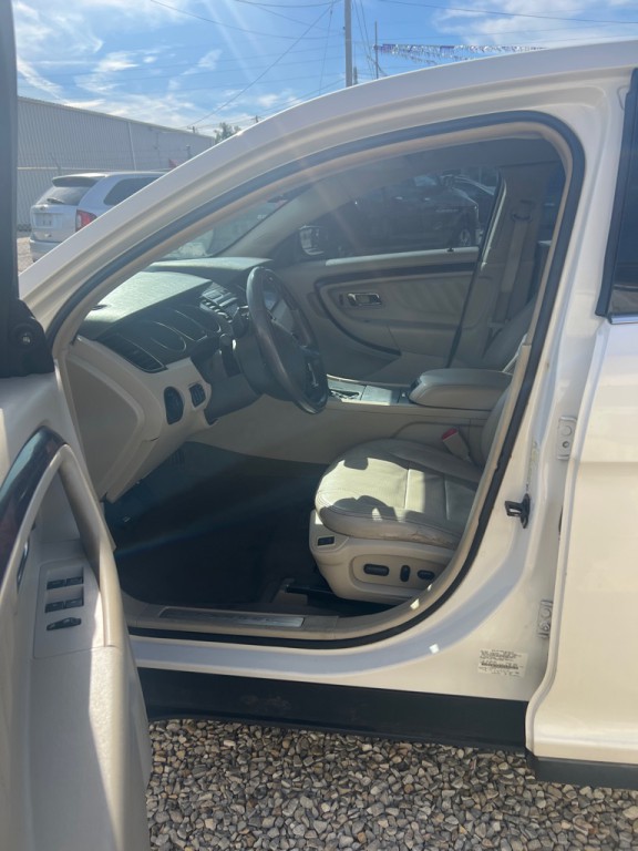 2011 Ford Taurus Image 5