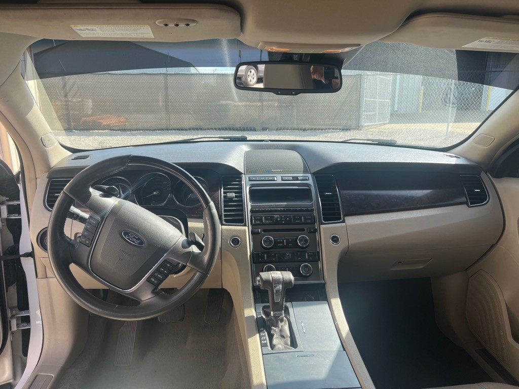 2011 Ford Taurus Image 7