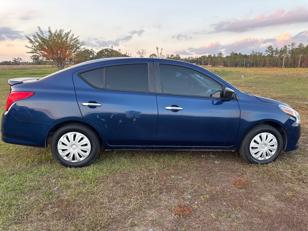 2019 Nissan Versa Image 3