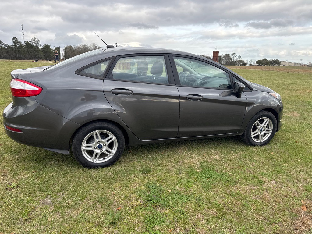 2017 Ford Fiesta Image 2