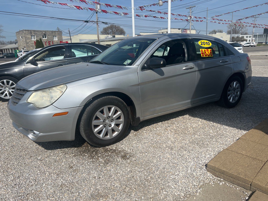 2010 Chrysler Sebring Image 2