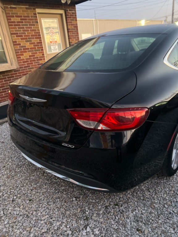 2015 Chrysler 200 Image 4