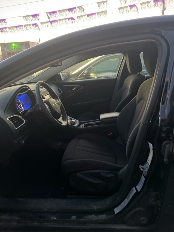 2015 Chrysler 200 Image 12