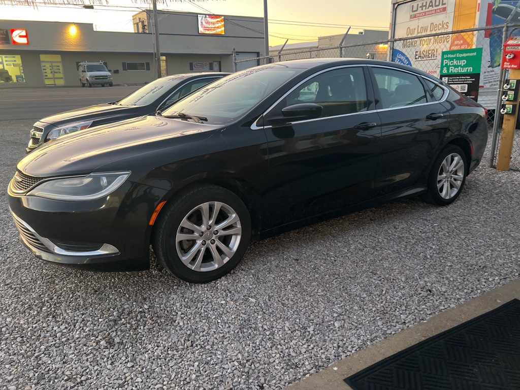 2015 Chrysler 200 Image 5