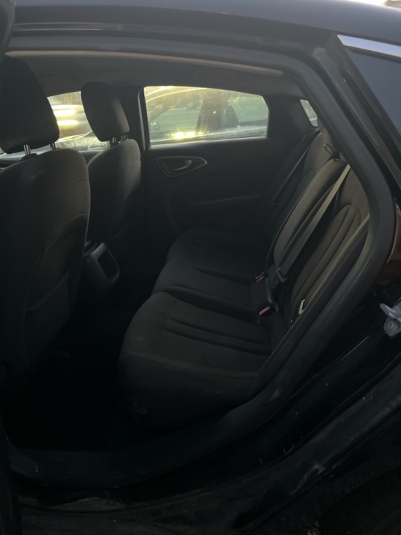 2015 Chrysler 200 Image 11
