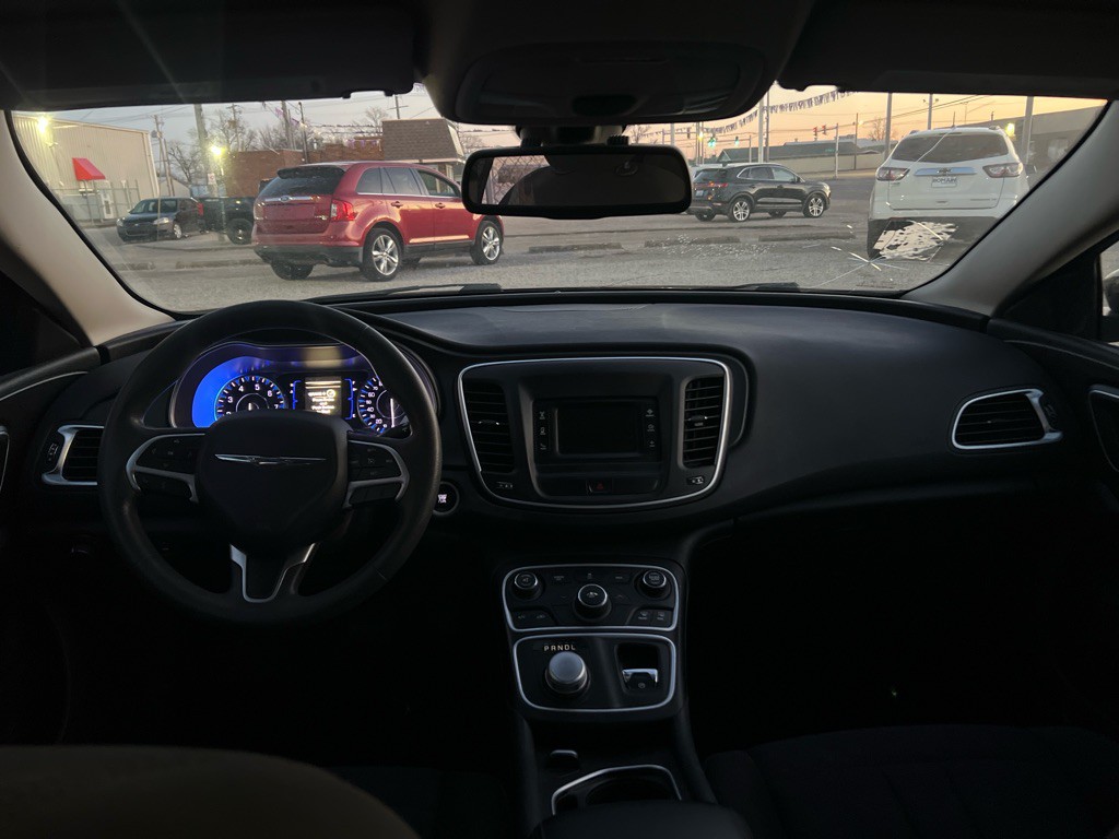 2015 Chrysler 200 Image 12