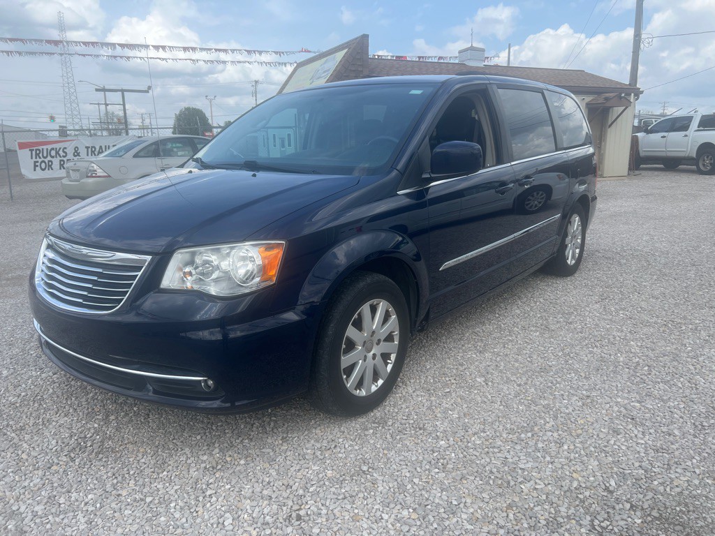 2015 Chrysler Town & Country Image 1