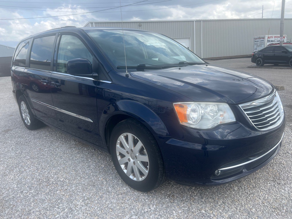 2015 Chrysler Town & Country Image 3