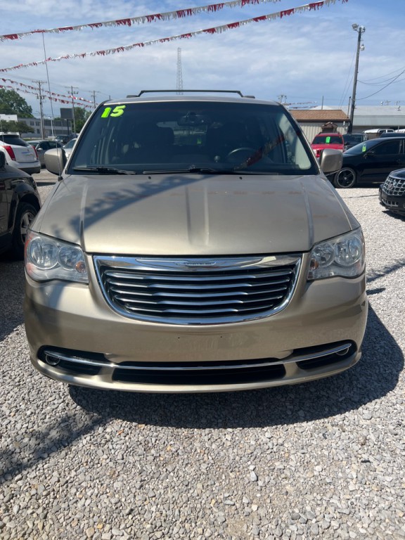 2015 Chrysler Town & Country Image 2