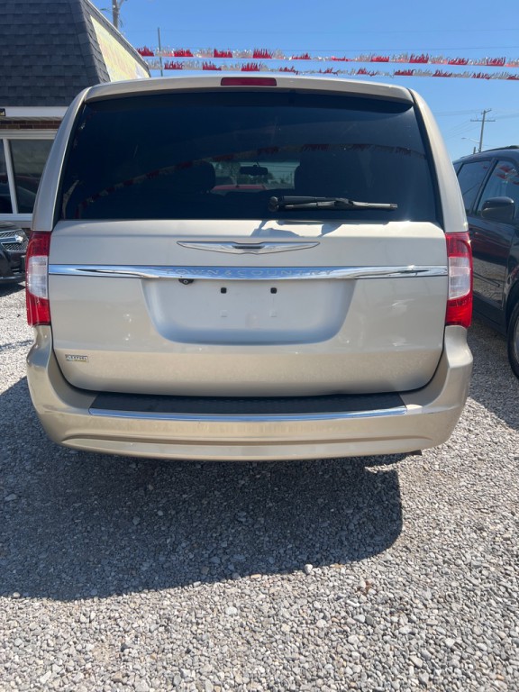 2015 Chrysler Town & Country Image 4
