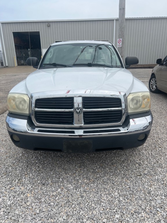 2005 Dodge Dakota Image 2