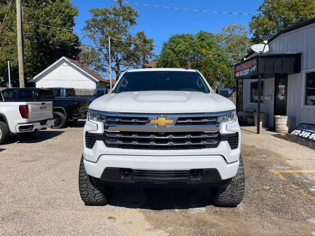 2024 Chevrolet Silverado 1500 Image 2