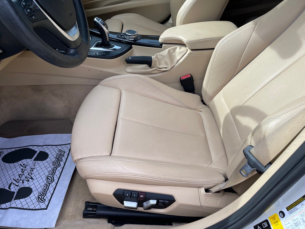 2016 BMW 3 Series Image 11