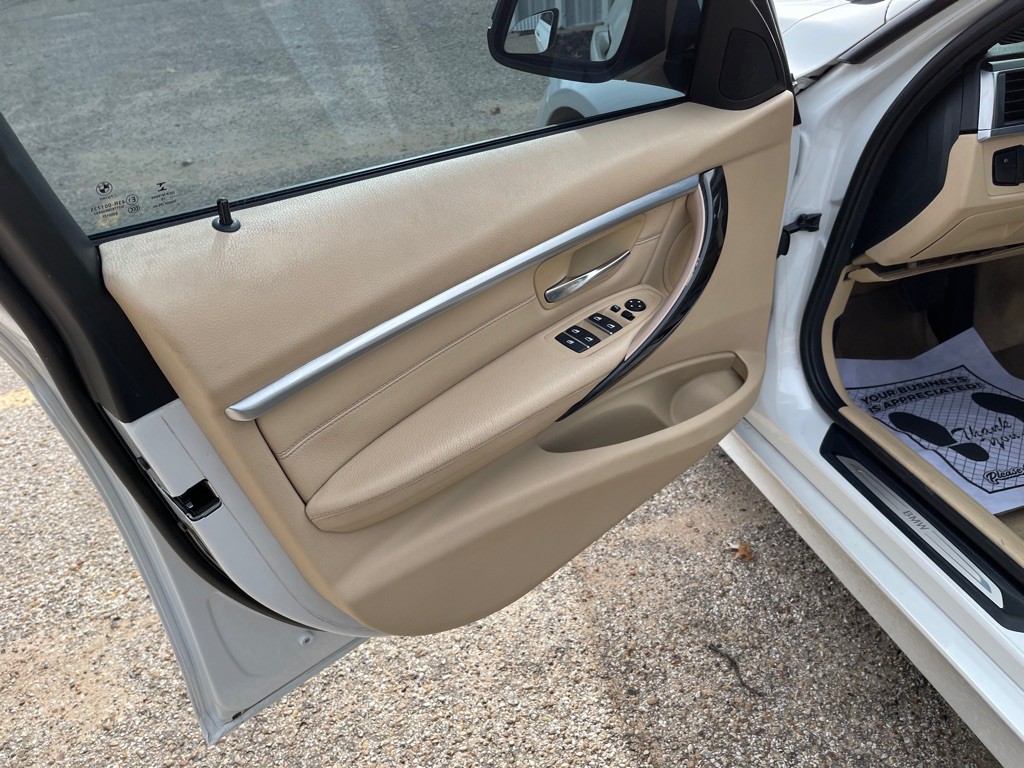 2016 BMW 3 Series Image 12