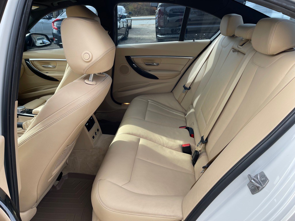 2016 BMW 3 Series Image 13
