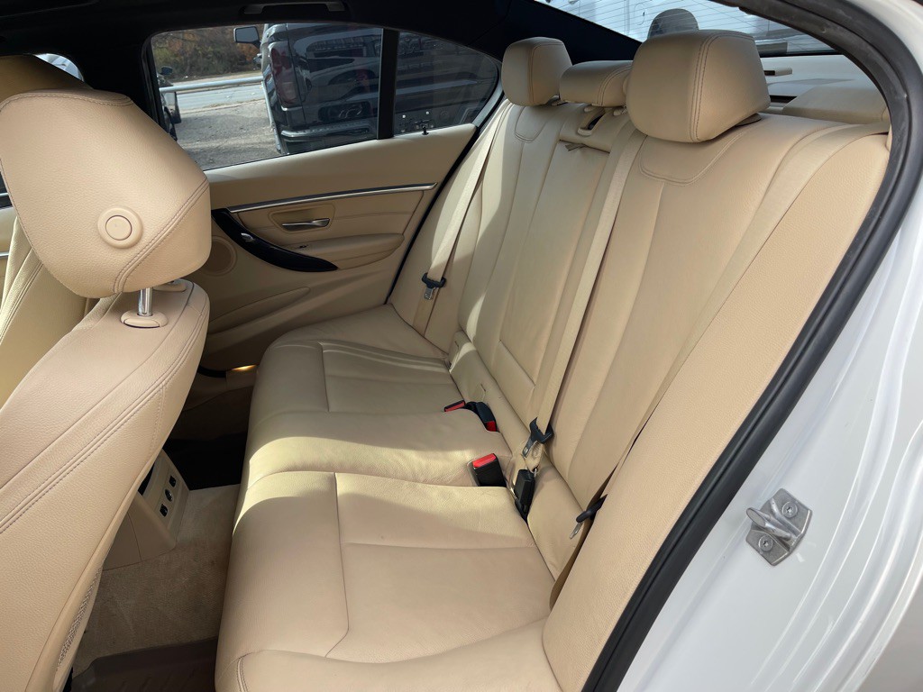 2016 BMW 3 Series Image 14