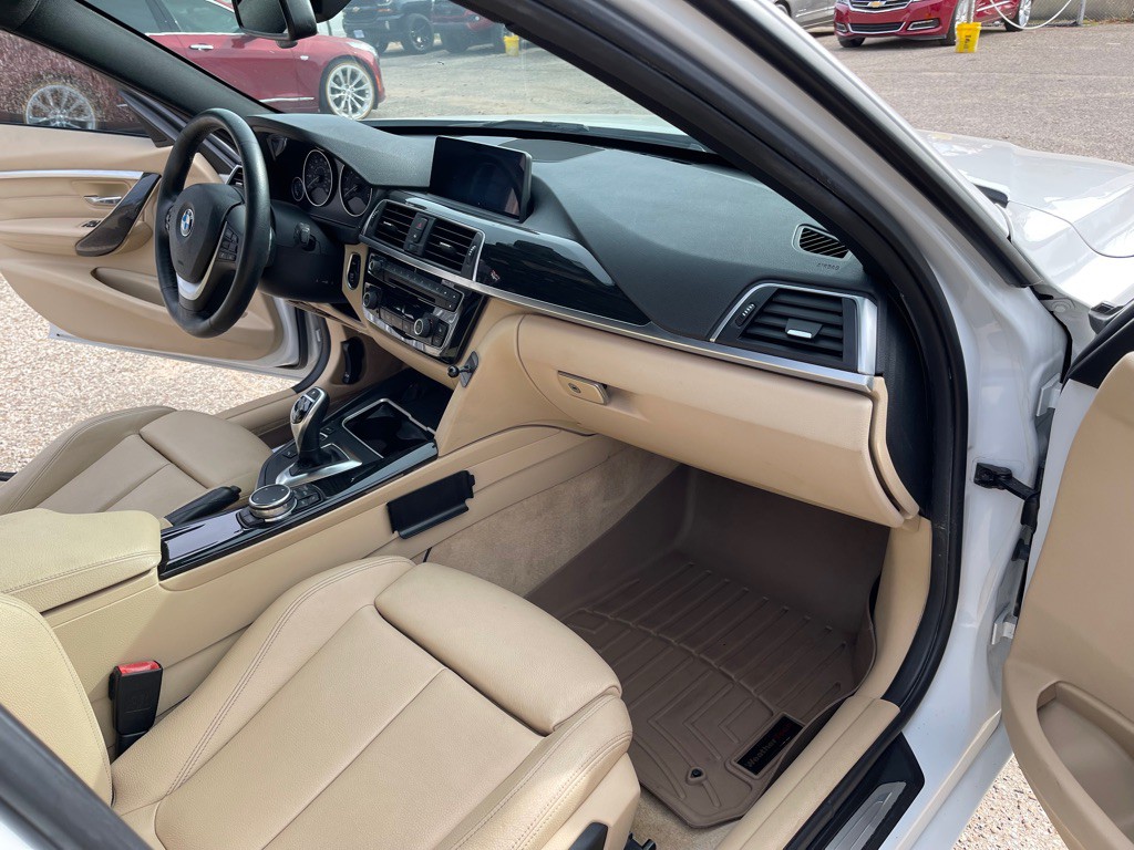 2016 BMW 3 Series Image 16