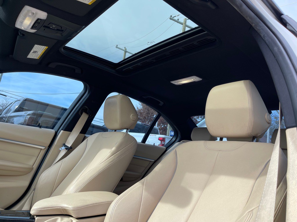 2016 BMW 3 Series Image 18