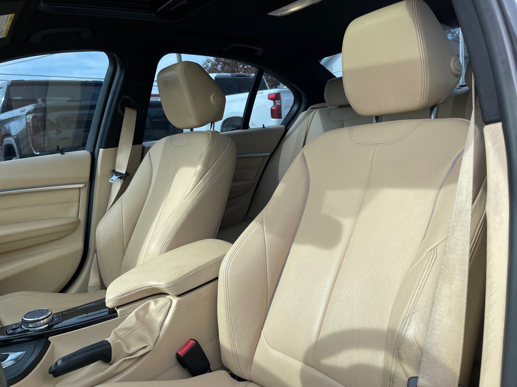 2016 BMW 3 Series Image 19