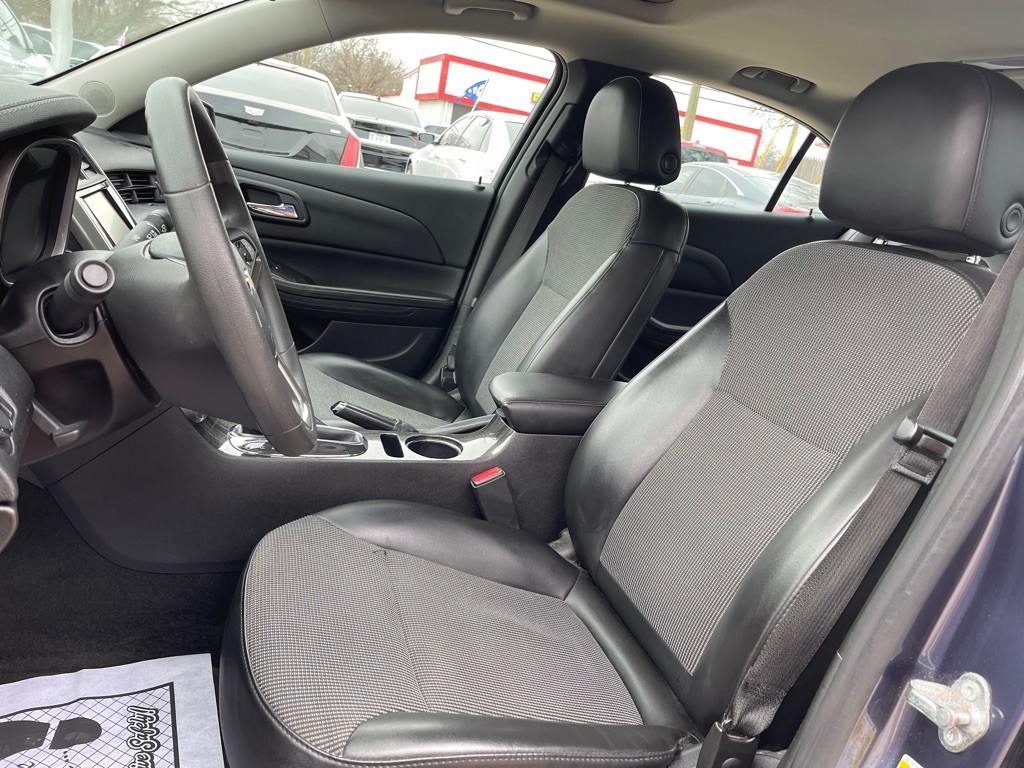 2015 Chevrolet Malibu Image 12