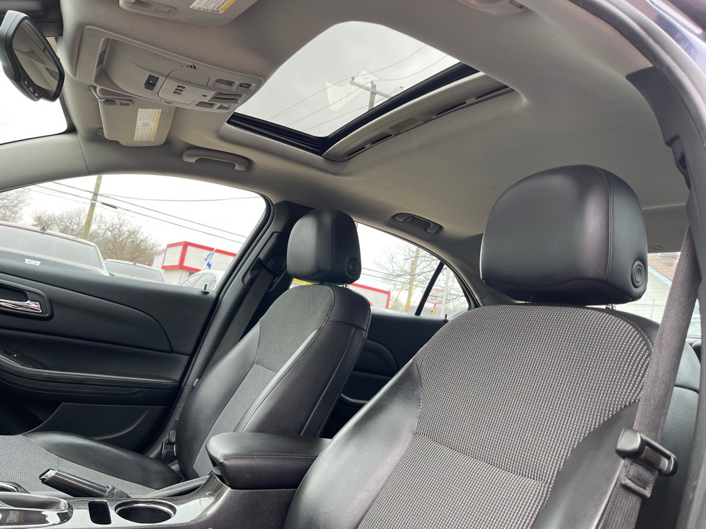 2015 Chevrolet Malibu Image 18