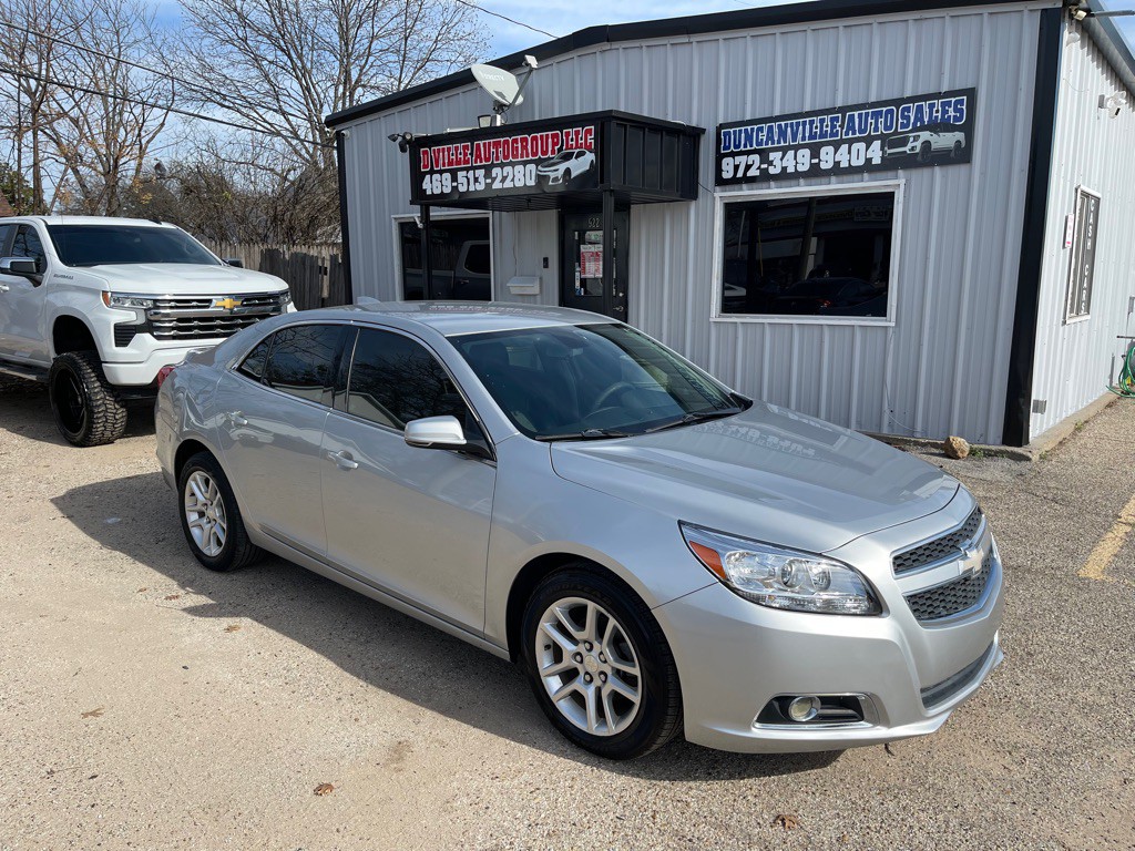 2016 Chevrolet Malibu Image 2