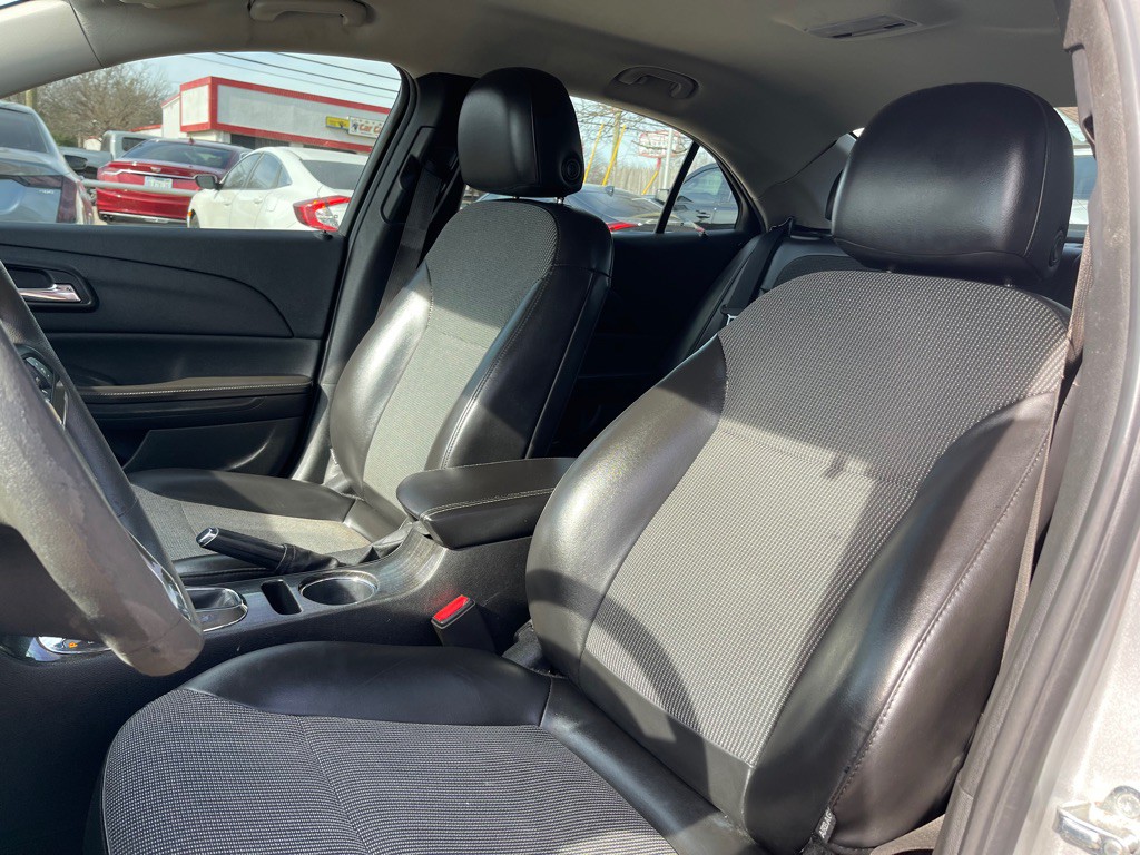 2016 Chevrolet Malibu Image 12