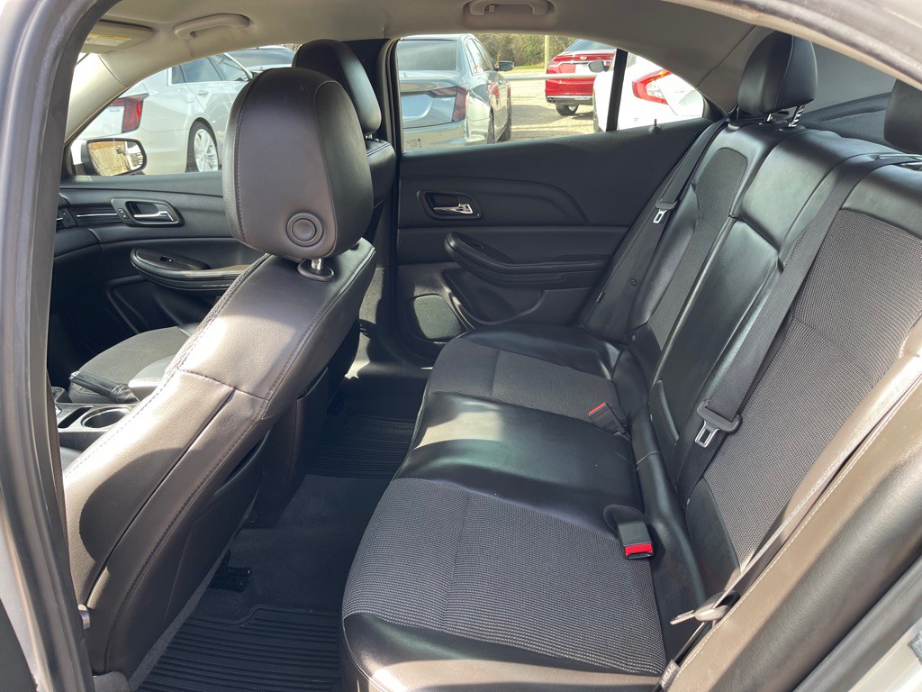 2016 Chevrolet Malibu Image 13