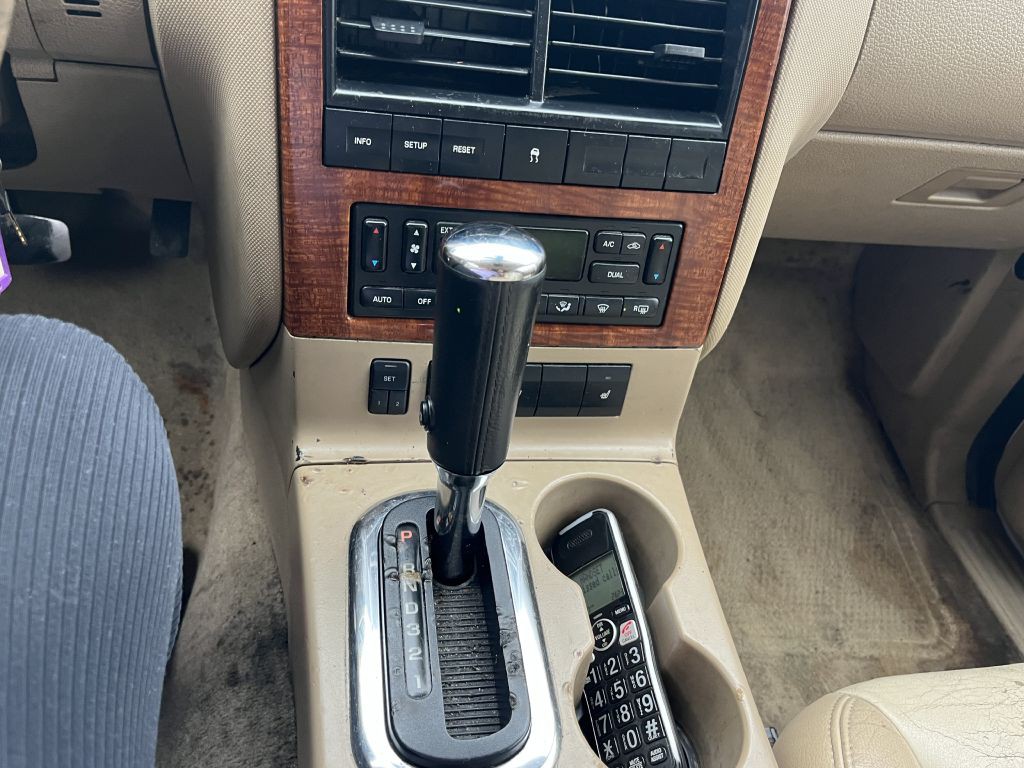 2007 Ford Explorer Image 8