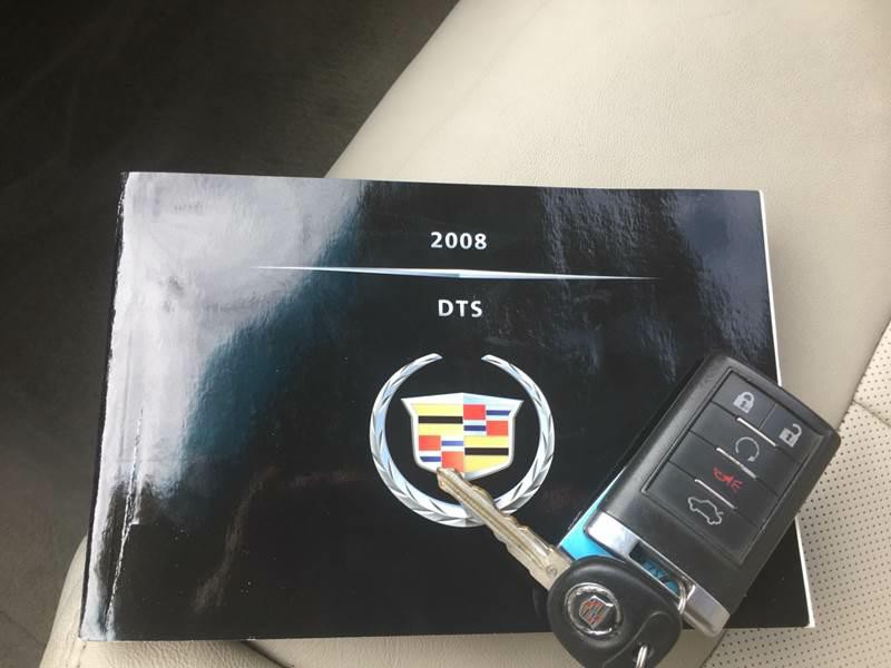 2008 Cadillac DTS Image 25