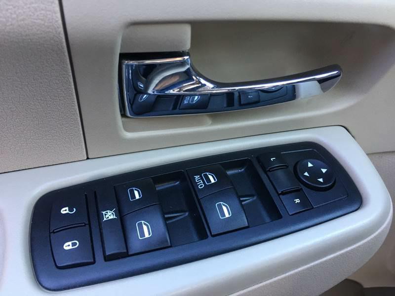 2012 Jeep Liberty Image 10