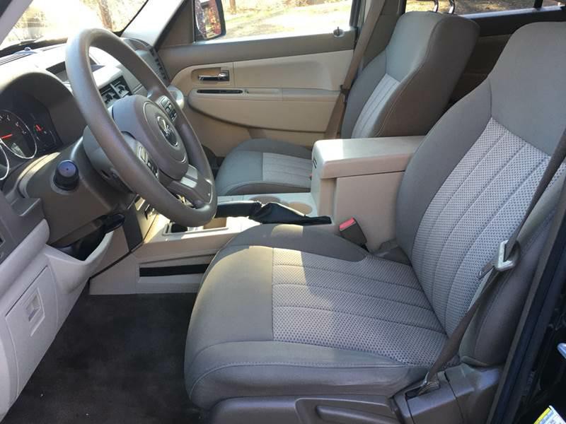 2012 Jeep Liberty Image 11