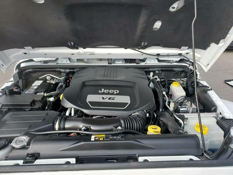 2017 Jeep Wrangler Image 17