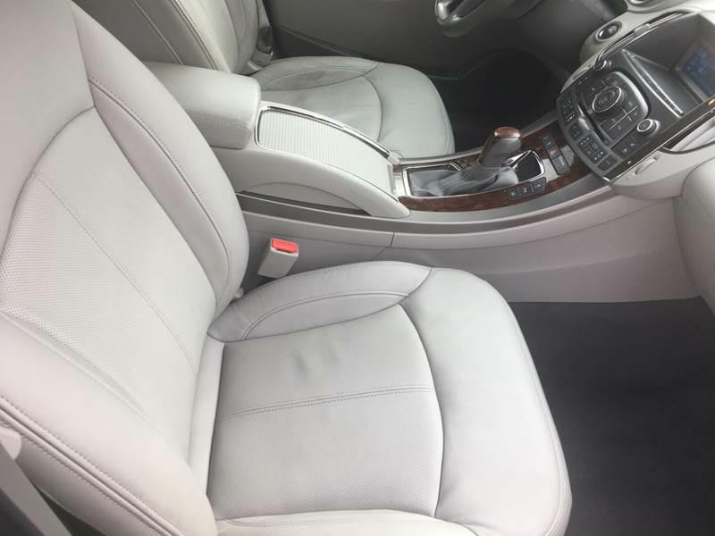 2011 Buick Lacrosse Image 17