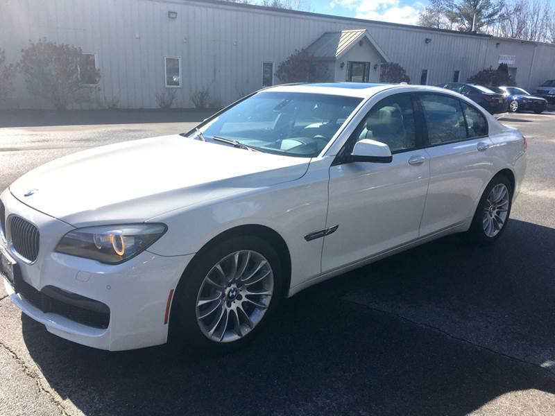 2011 BMW 7 Series Image 2