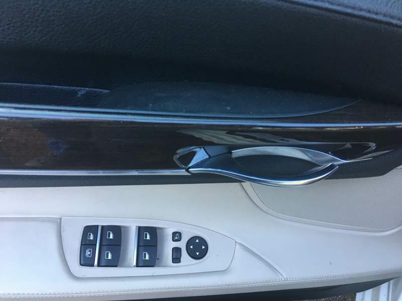 2011 BMW 7 Series Image 10