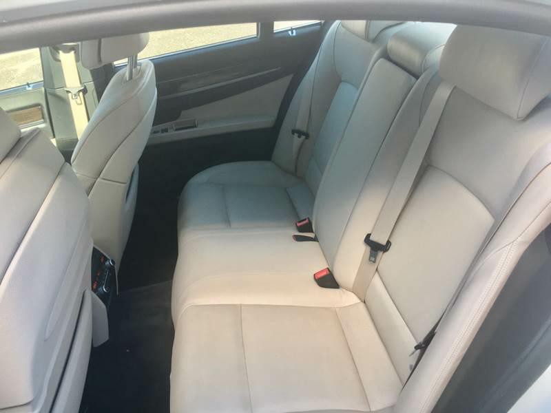 2011 BMW 7 Series Image 13