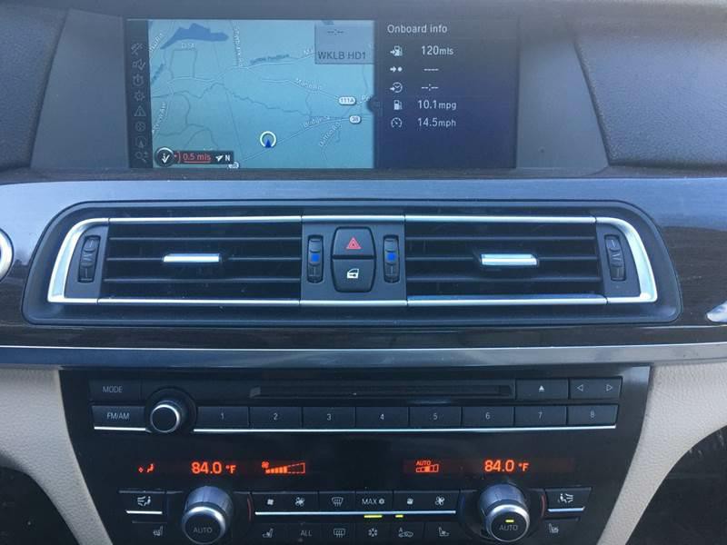 2011 BMW 7 Series Image 18