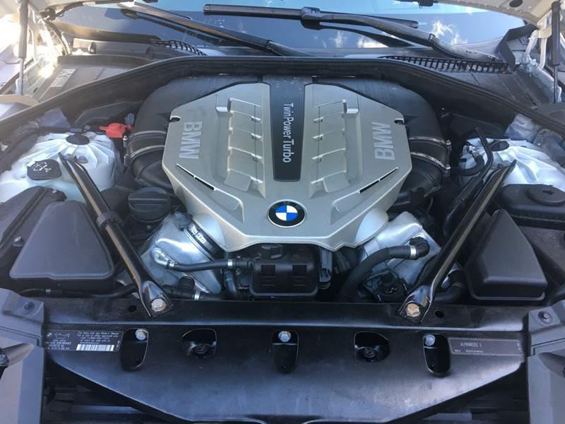 2011 BMW 7 Series Image 24