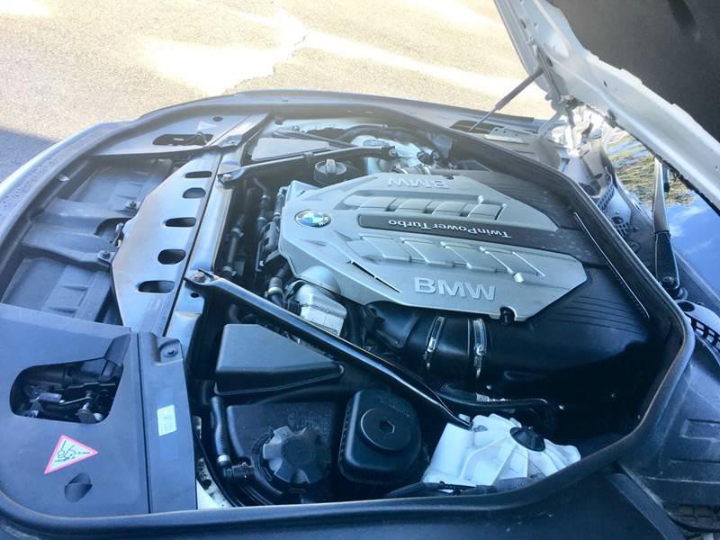 2011 BMW 7 Series Image 25