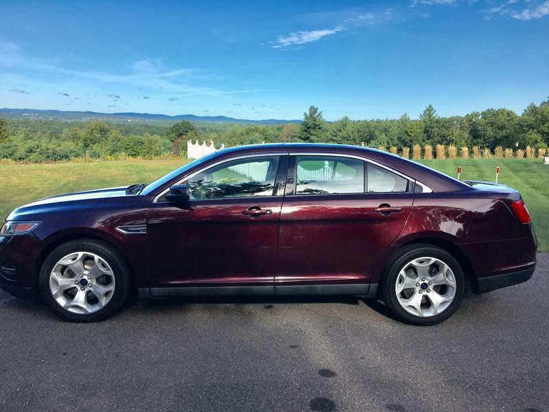 2011 Ford Taurus Image 2
